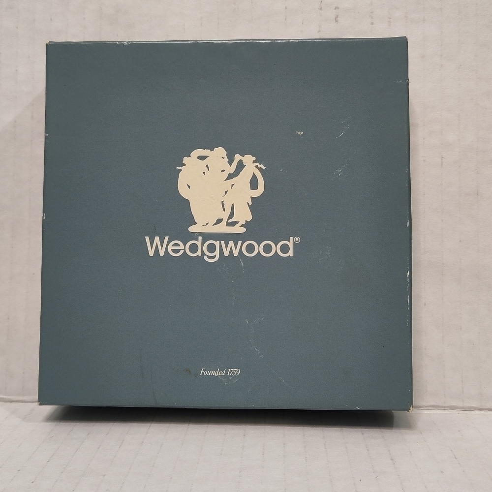 Wedgwood Wild Strawberry Dessert Plate with Box – Fine Bone China Floral Dish - Picture 7 of 7